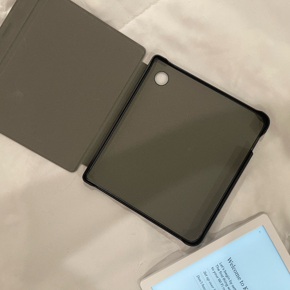 Kobo Libra 2 e-Reader (like brand new w/no tags, box, and charger) - Picture 7 of 11